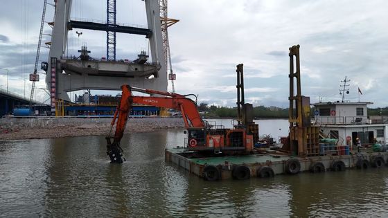 แขนขุดแขนยาวด้วยถังและกระบอกสําหรับ  KOBELCO Hitachi