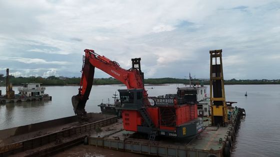 แขนขุดแขนยาวด้วยถังและกระบอกสําหรับ  KOBELCO Hitachi